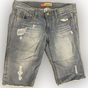 Old Navy Vintage Y2K Women’s Light Wash Distressed low rise  Jean Shorts Size 8